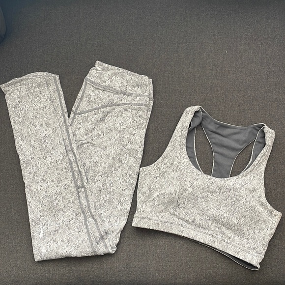 Gymshark Fluer Texture Sports Bra and Leggings. Color: Charcol Marl. Size: Small - Picture 1 of 2